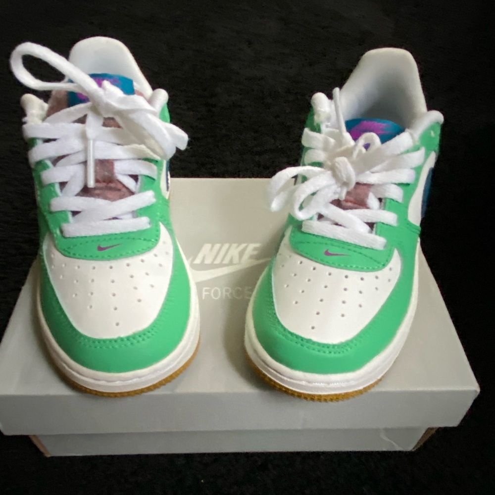 Nike Kids White and Green Sneakers